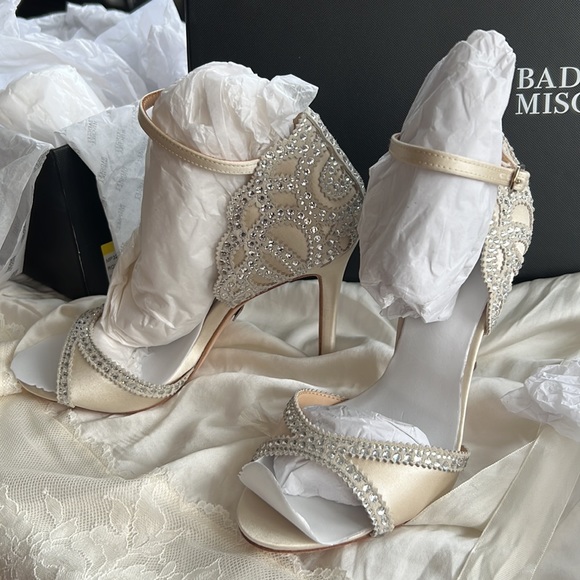 Badgley Mischka Roxy Ankle Strap Evening Shoes IVORY - Picture 14 of 16